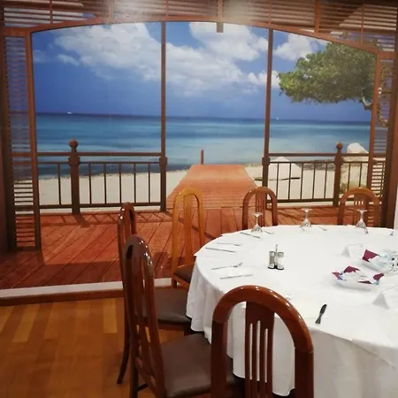 מלון Monaco פארו