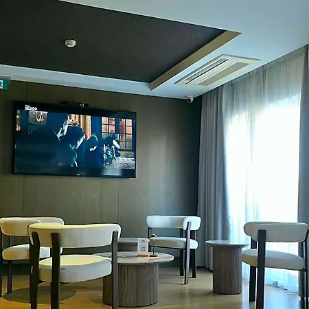 فندق Monaco 4*